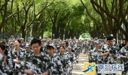 军训 吃瓜小说,揭秘军营里的甜蜜与苦涩